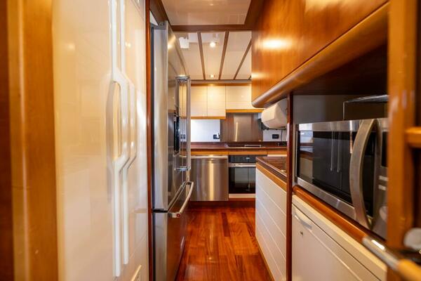 DREAMCHASER 94ft Ferretti Yachts Yacht For Sale