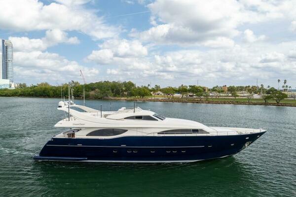 DREAMCHASER 94ft Ferretti Yachts Yacht For Sale