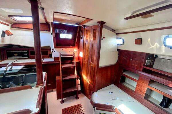 Island Packet 320 Yacht For Sale