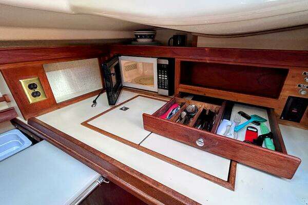 Island Packet 320 Yacht For Sale