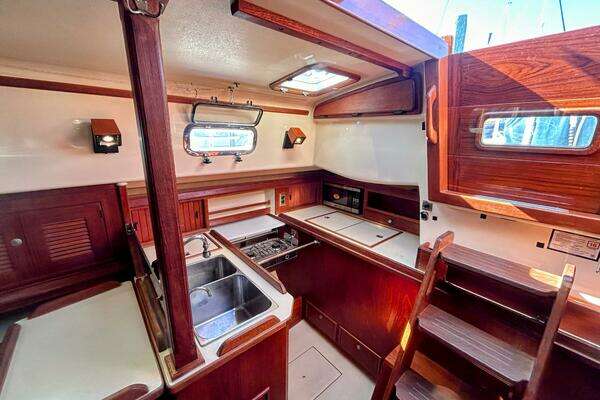 Island Packet 320 Yacht For Sale