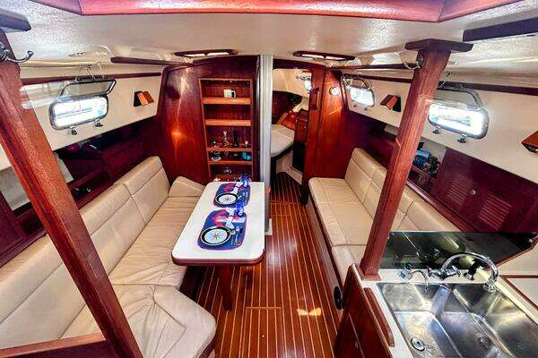 Island Packet 320 Yacht For Sale