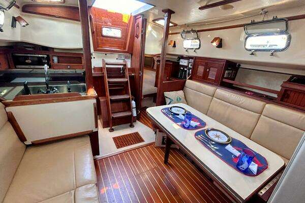 Island Packet 320 Yacht For Sale
