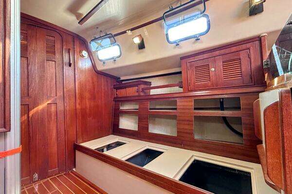 Island Packet 320 Yacht For Sale
