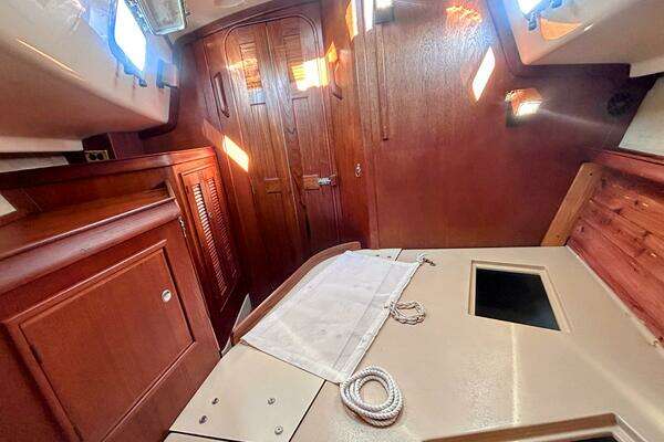 Island Packet 320 Yacht For Sale