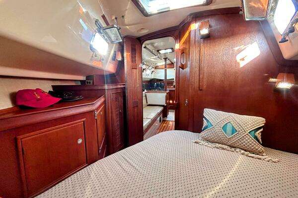 Island Packet 320 Yacht For Sale