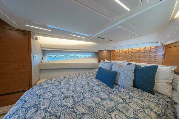 Tiara Yachts 43 LE Yacht For Sale