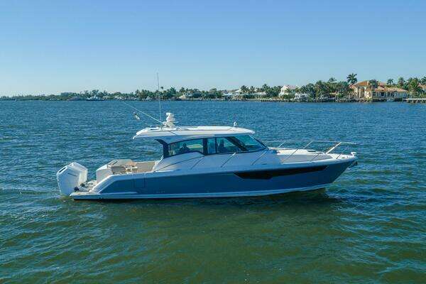 2025 Tiara Yachts 43