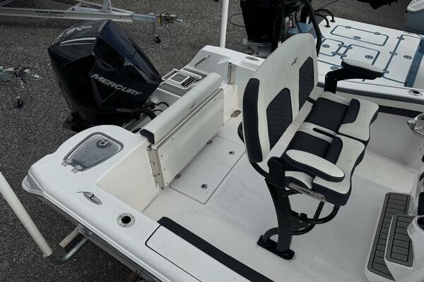 210 CC Adventure 21ft Tidewater Yacht For Sale