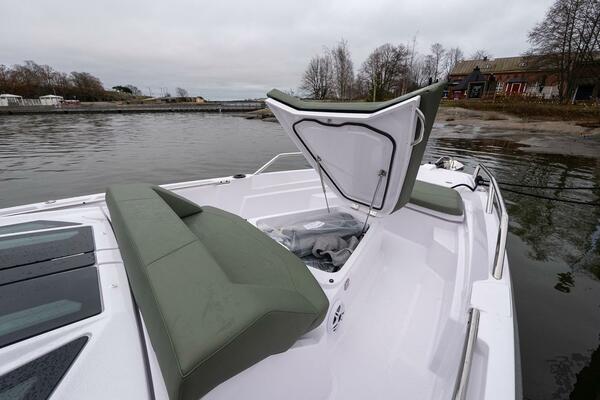 460k    660k 38ft Axopar Yacht For Sale