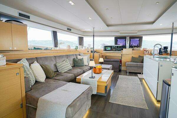 2017 Fountaine Pajot 67