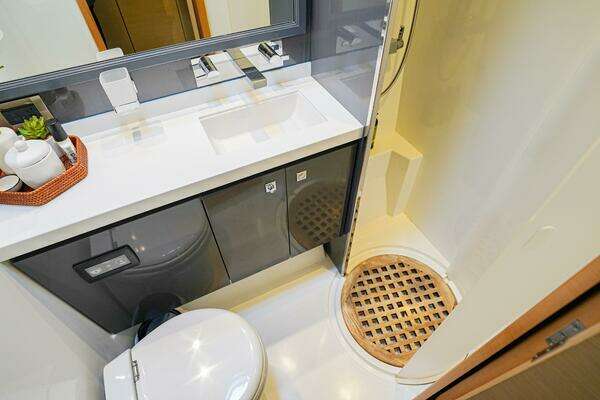 2017 Fountaine Pajot 67