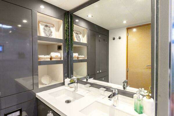 Fountaine Pajot Victoria 67 Yacht For Sale