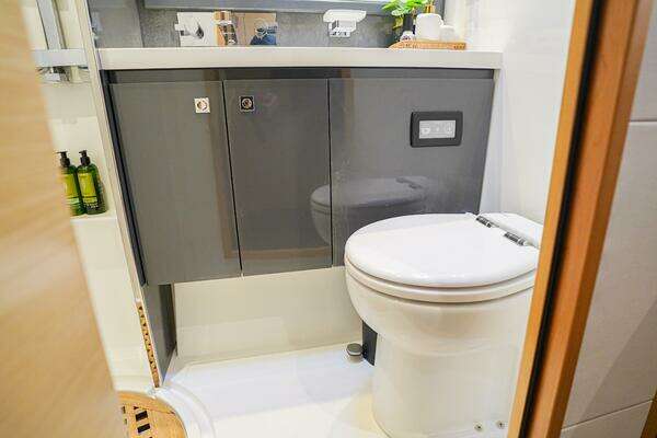 2017 Fountaine Pajot 67