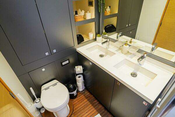 2017 Fountaine Pajot 67