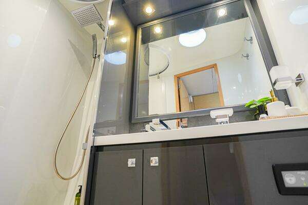 2017 Fountaine Pajot 67