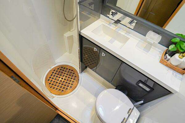 2017 Fountaine Pajot 67