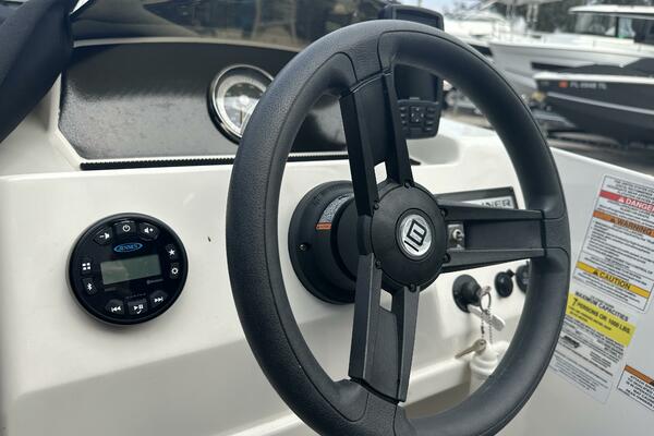 17ft Bayliner Yacht For Sale