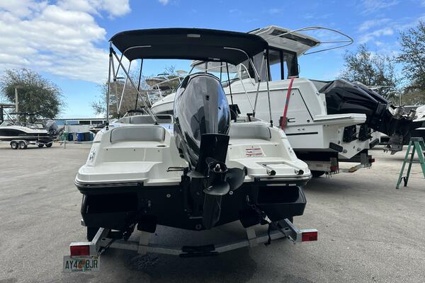 17ft Bayliner Yacht For Sale