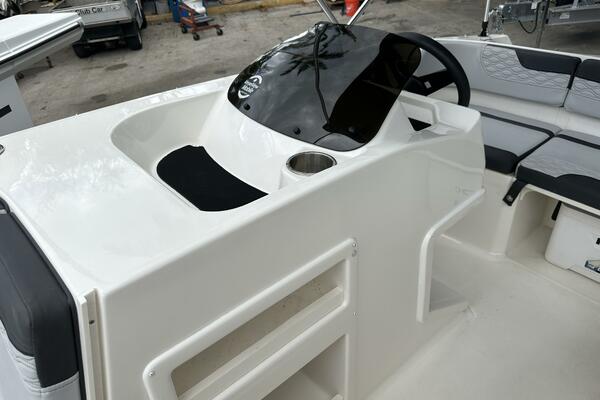 17ft Bayliner Yacht For Sale