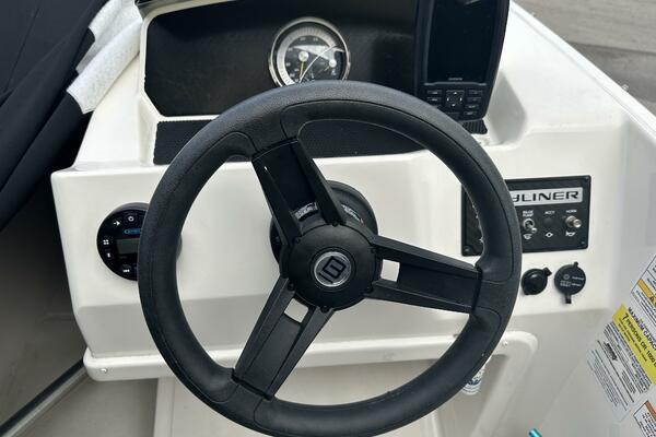 17ft Bayliner Yacht For Sale