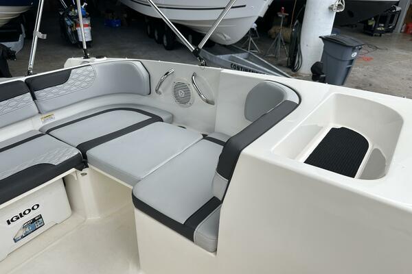 17ft Bayliner Yacht For Sale