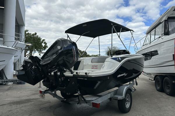 17ft Bayliner Yacht For Sale