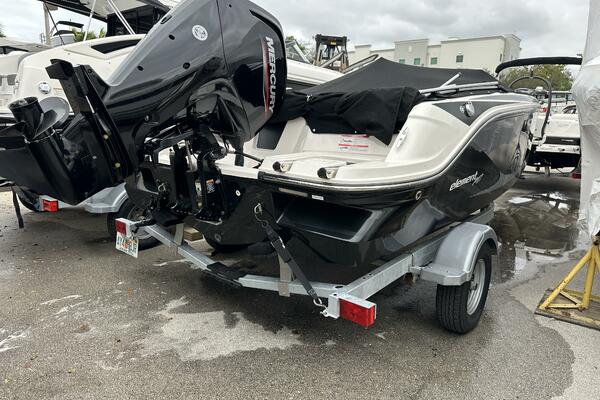 17ft Bayliner Yacht For Sale