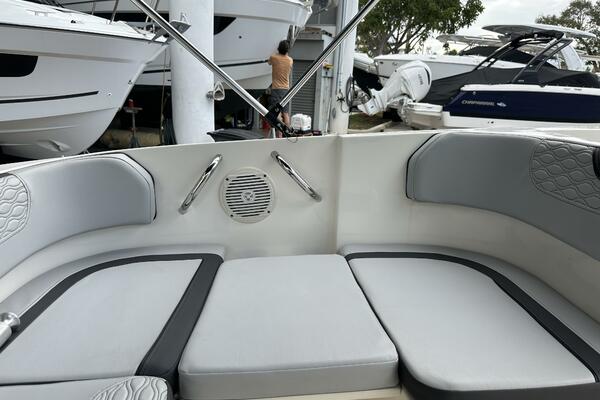 17ft Bayliner Yacht For Sale