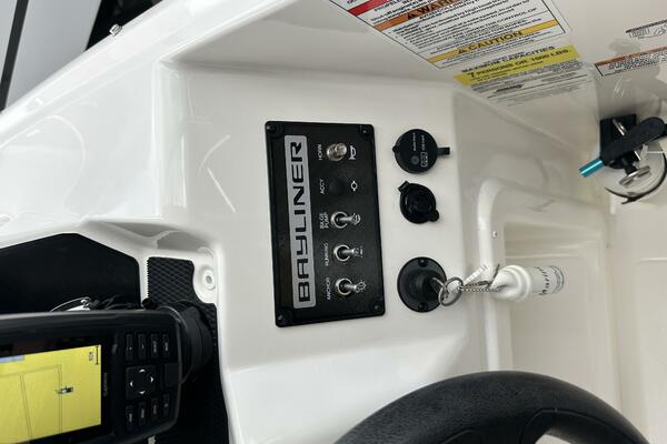 17ft Bayliner Yacht For Sale