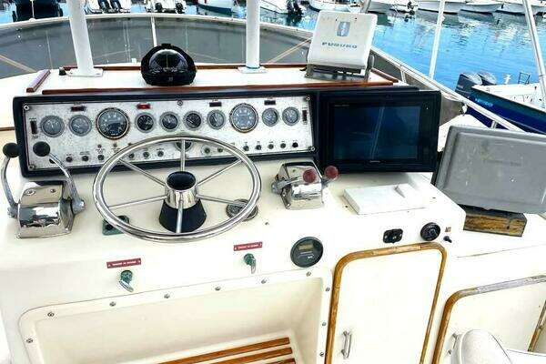 Photo of the 1986 Chris-Craft 422 COMMANDER "OHANA"