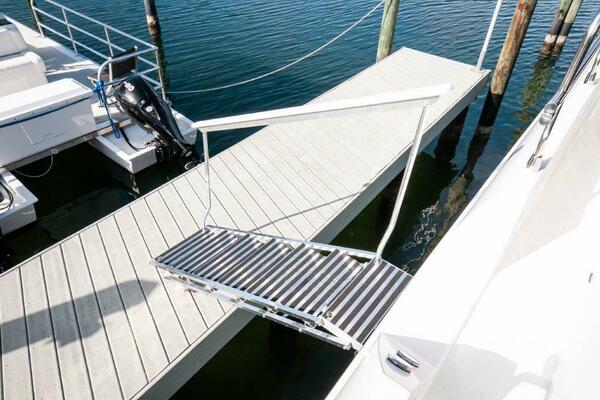 After Five 60ft Cruisers Yachts Yacht For Sale