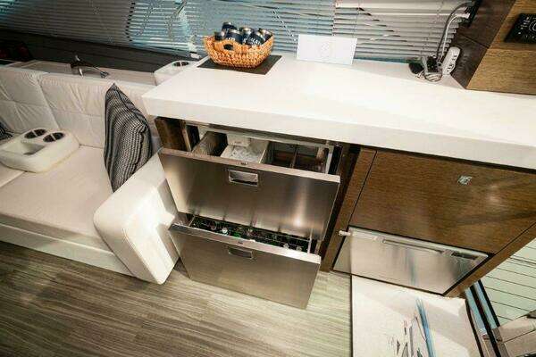 Cruisers Yachts 60 Cantius Yacht For Sale