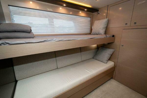 After Five 60ft Cruisers Yachts Yacht For Sale