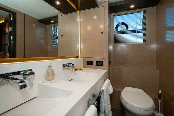 Cruisers Yachts 60 Cantius Yacht For Sale