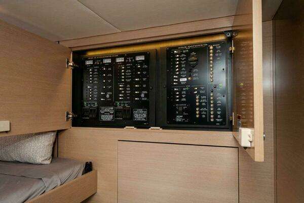 Cruisers Yachts 60 Cantius Yacht For Sale