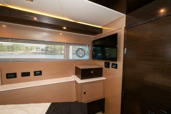 After Five 60ft Cruisers Yachts Yacht For Sale