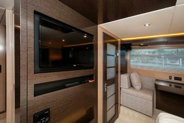 After Five 60ft Cruisers Yachts Yacht For Sale