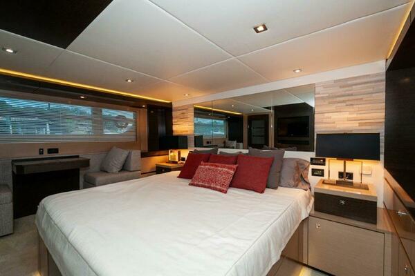 After Five 60ft Cruisers Yachts Yacht For Sale