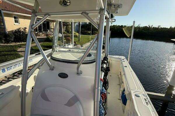 Photo of the 2006 Boston Whaler 240 Outrage "Stars & Stripes"