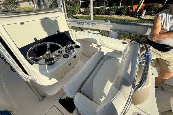 Photo of the 2006 Boston Whaler 240 Outrage "Stars & Stripes"