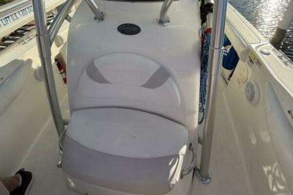 Photo of the 2006 Boston Whaler 240 Outrage "Stars & Stripes"