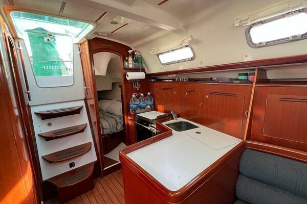 Attitude Indicator 36ft Beneteau Yacht For Sale