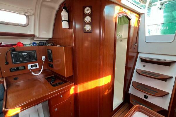 Attitude Indicator 36ft Beneteau Yacht For Sale