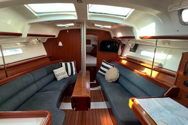 Attitude Indicator 36ft Beneteau Yacht For Sale