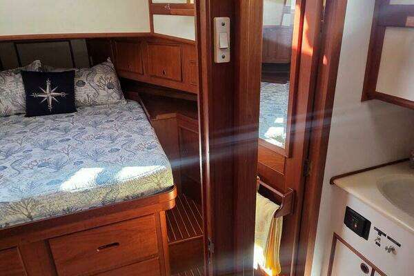 Grand Banks 49 Classic Yacht For Sale