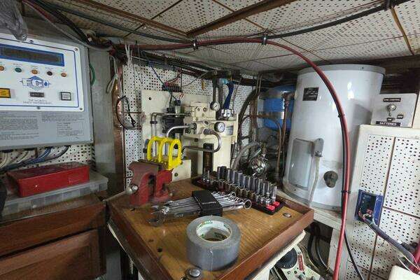 DeFever 48 Tri Cabin Yacht For Sale