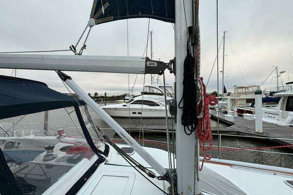 Photo of the 2000 Hunter Passage 450