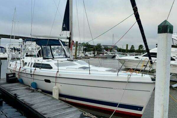 Photo of the 2000 Hunter Passage 450