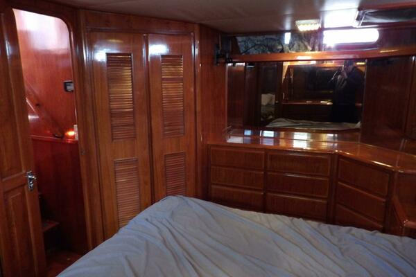 41ft Aquarius Yacht For Sale